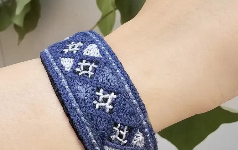 Noshar Balochi Embroidery Bracelet (Blue–Gray)