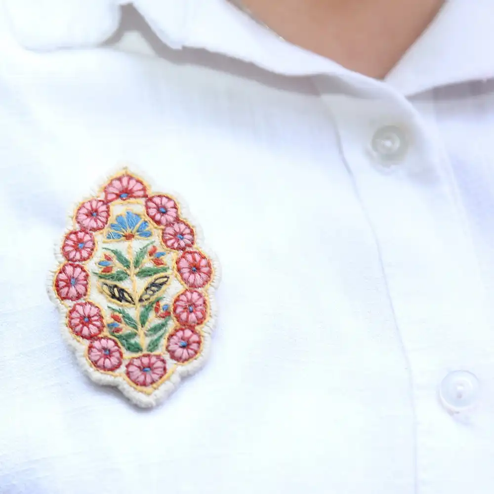 Flower garden brooch